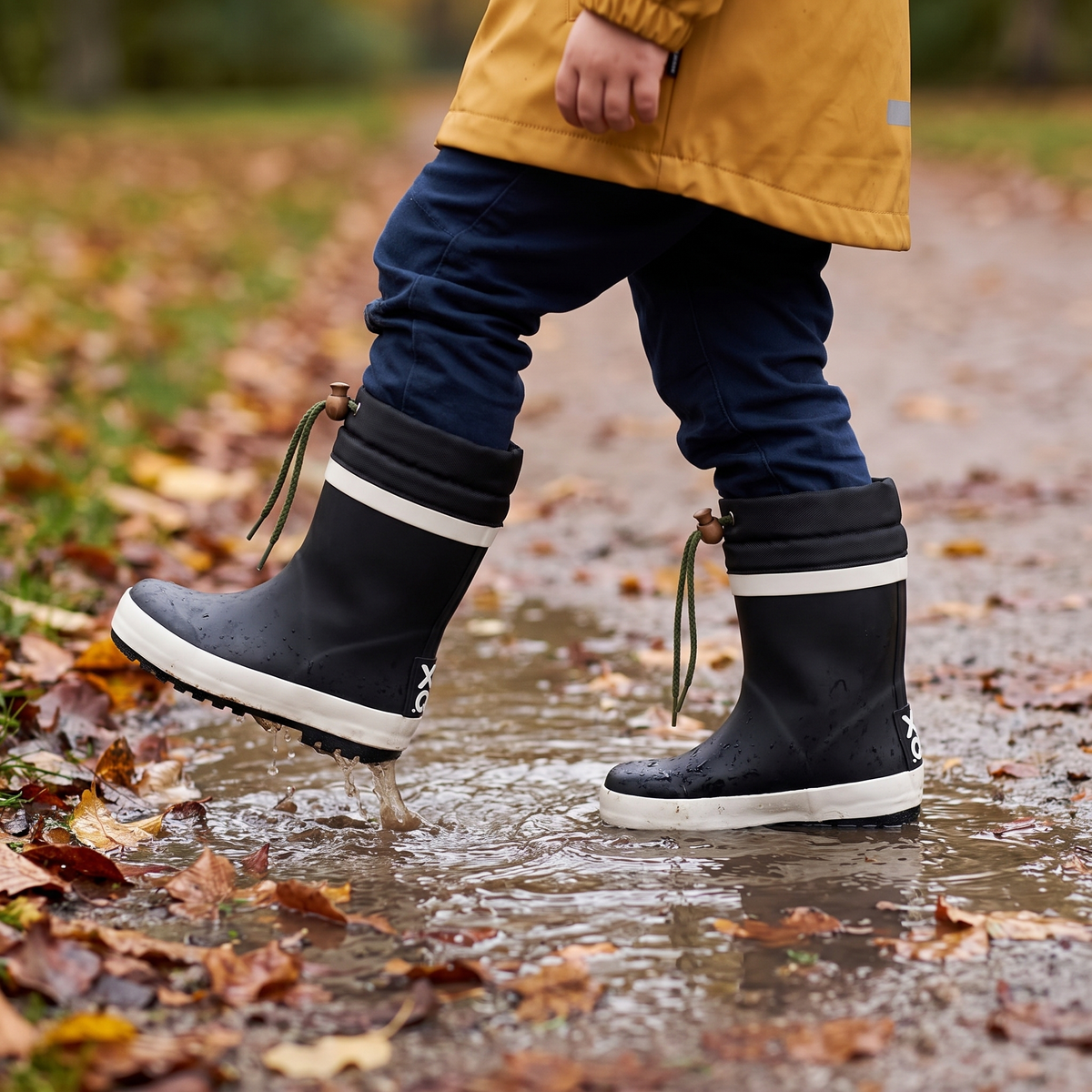 Regenlaarzen kinderen fleece zwart – XQ Footwear – gedragen in de regen