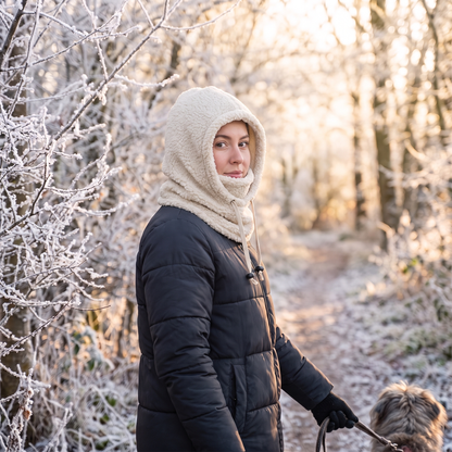 Thermo bivakmuts dames teddy off white – Heatkeeper – gedragen
