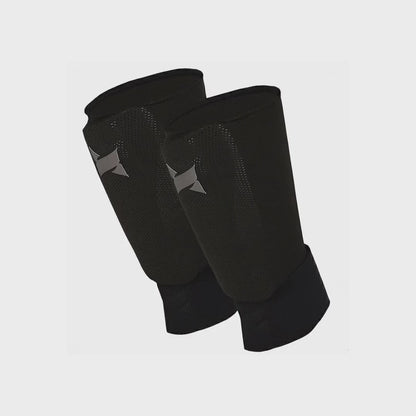 Xtreme - Fußball-Socken + Schienbeinschoner + Knöchelriemen - Schwarz